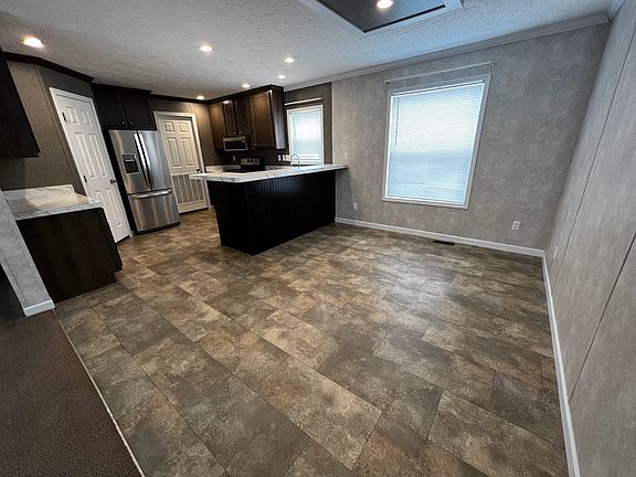 2nd image of 516 Courtland Ln #623