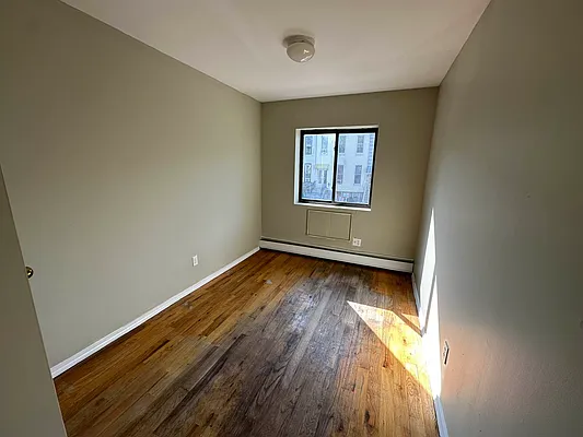 Rented by Premier Metro Realty Corp | media 18