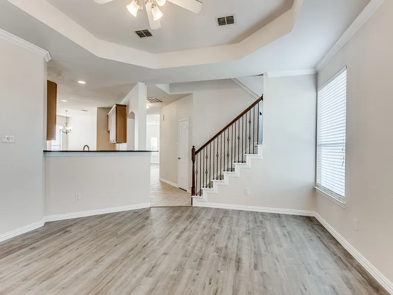 1901 Templegate Dr — Photo 3