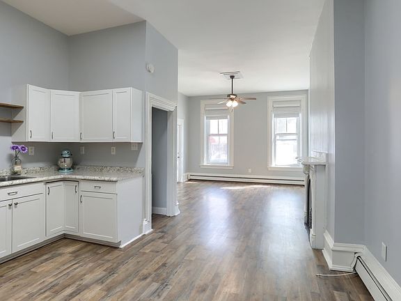 5th image of 904 N 3rd St APT 1