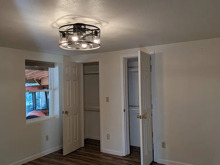 825 N Green River Rd #C — Photo 7