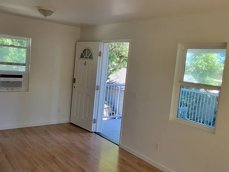 155 N C St #1/2 — Photo 11