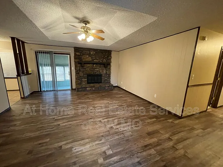1359 S John Ave — Photo 2
