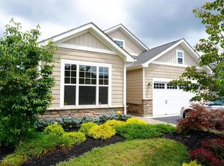 40 Pembroke Dr, Jackson, NJ 08527