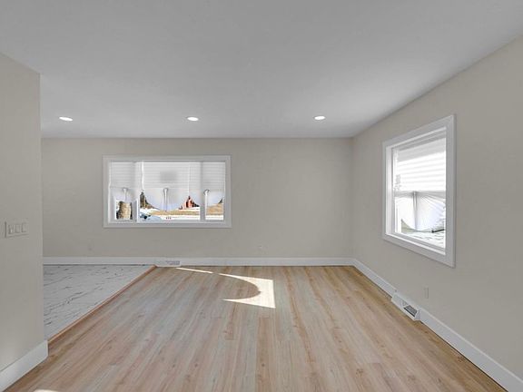 4th image of 2110 Cleveland St