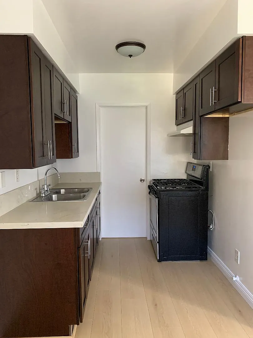 1 bed, 530 sqft, $1,950 — Photo 4