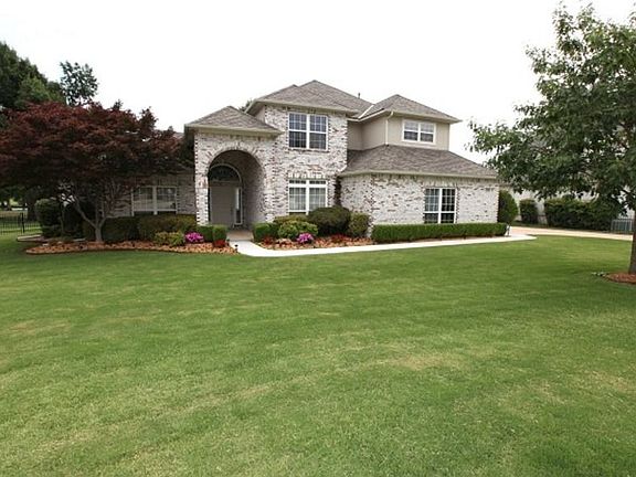 Cul de sac street with golf course view