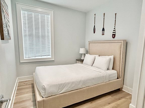 5th image of 317 Dolphin Dr Unit A