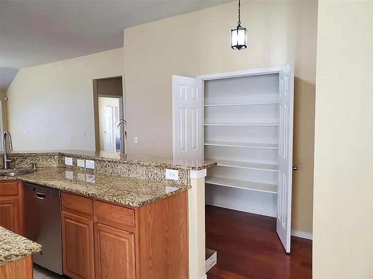 2502 Suncreek Ln — Photo 13