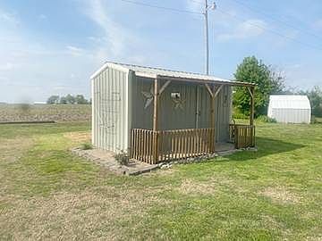 3rd image of 1612 County Road 950 N