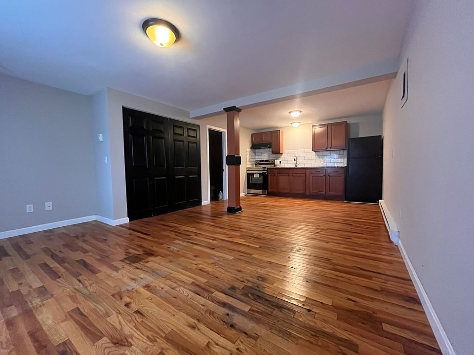 2nd image of 226 Crown St #C