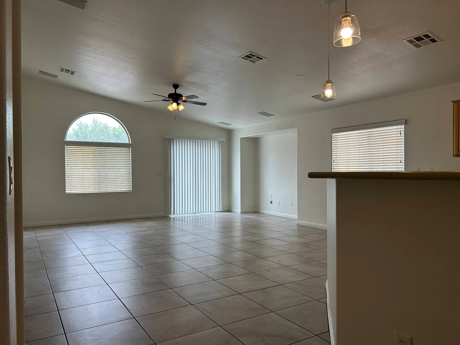 4 bed, 1750 sqft, $2,000 — Photo 2