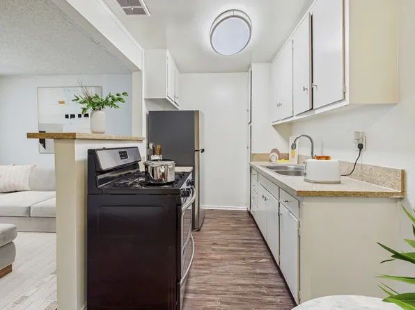 Roscoe Terrace, 21225 Roscoe Blvd #3, Canoga Park, CA 91304