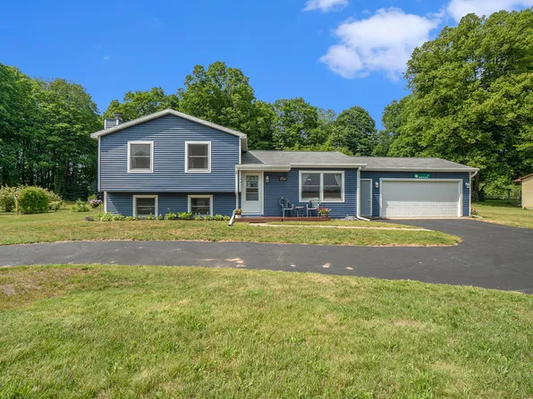 1711 Black Bark Ln, Traverse City, MI 49696