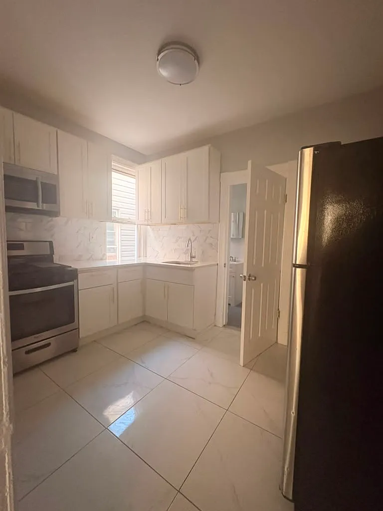 2 bed, $1,700 — Photo 1