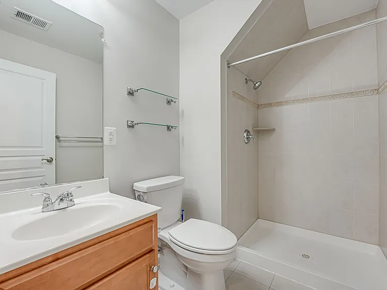 2608 S Kenmore Ct — Photo 33