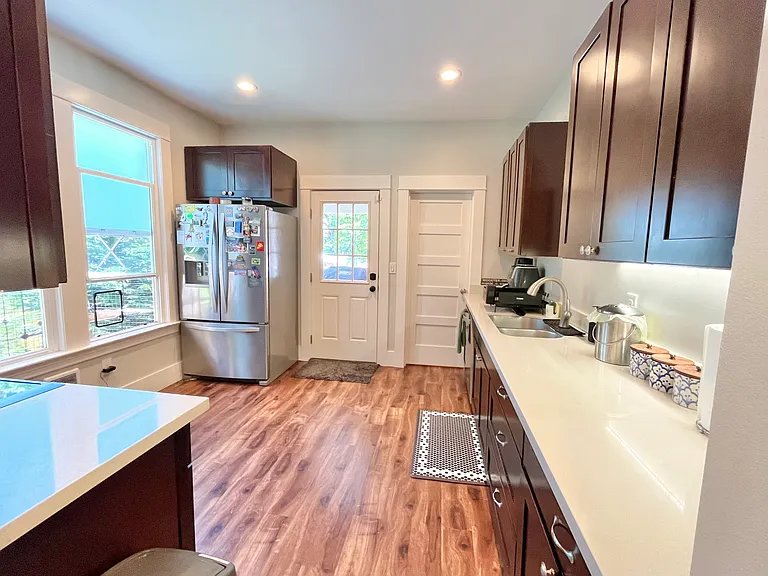 2415 S Graham St — Photo 9