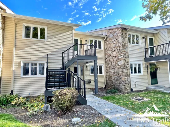 461 Britton Creek Dr, Hendersonville, NC 28791