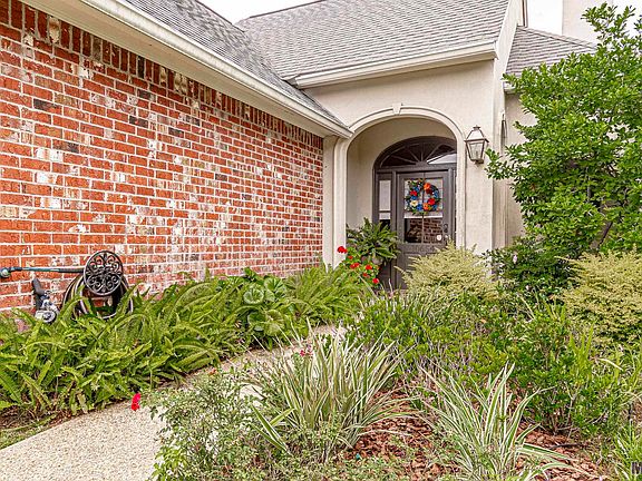 2nd image of 10654 Woodland Oaks Dr