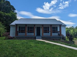 1060 Deerfield Dr, Chapmansboro, TN 37035