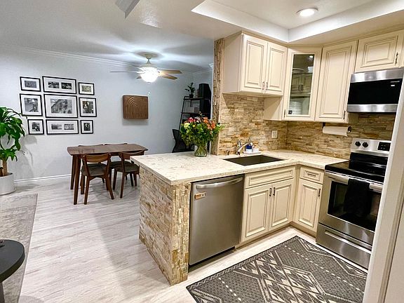 4th image of 22100 Burbank Blvd Unit 167G