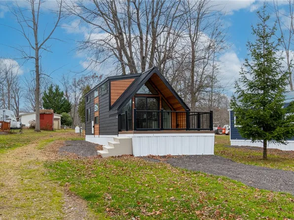 7150 Garner Rd #4, Wolcott, NY 14590