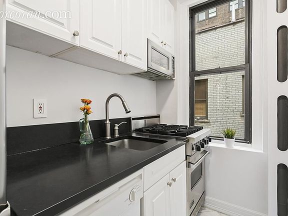 3rd image of 225 W 25th St APT 6A