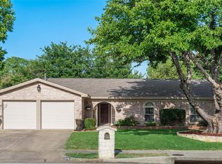 2204 Hurstview Dr, Hurst, TX 76054