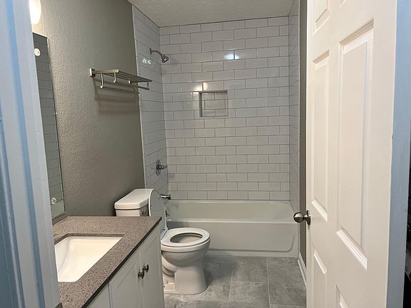 5th image of 1040 Mathews Ct SE #B