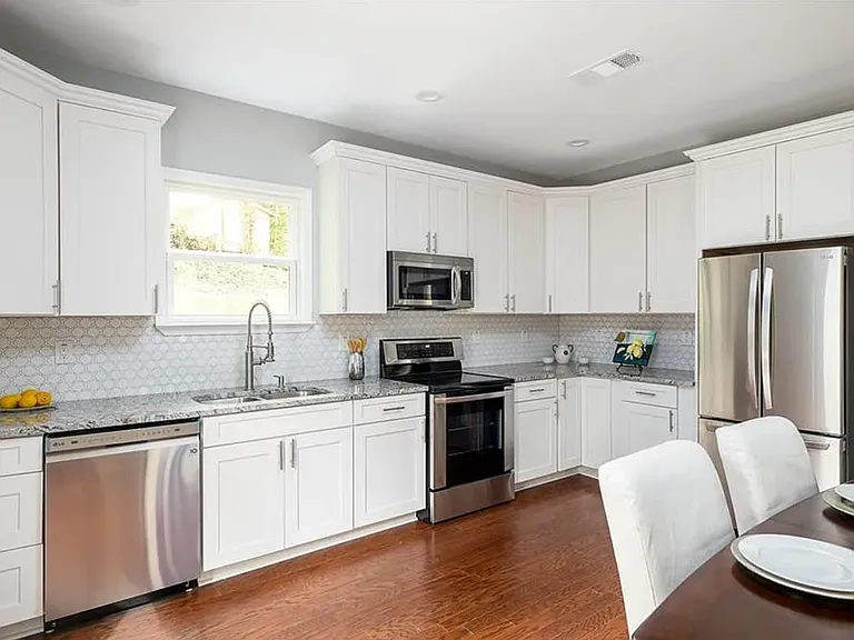 1267 Graymont Dr SW — Photo 3
