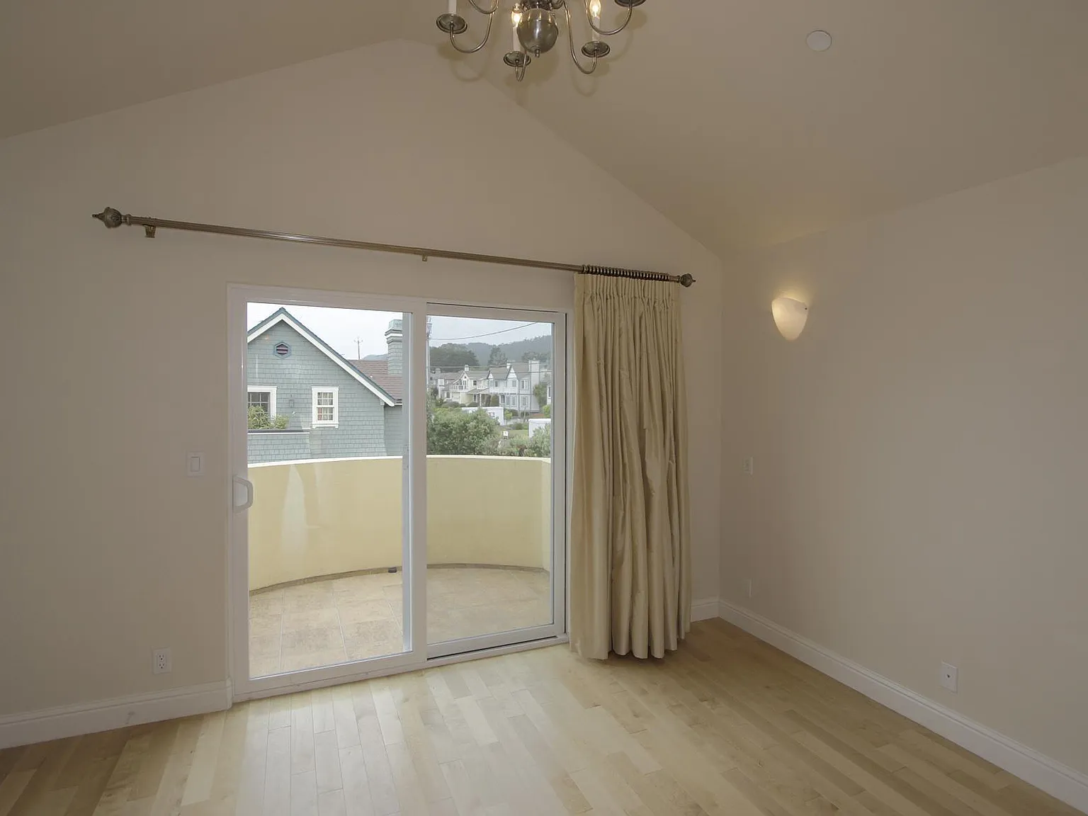 118 Alameda Ave — Photo 4