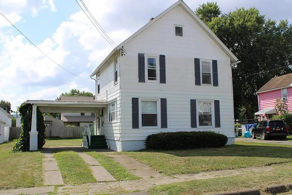 715 Hopkins St photo 1