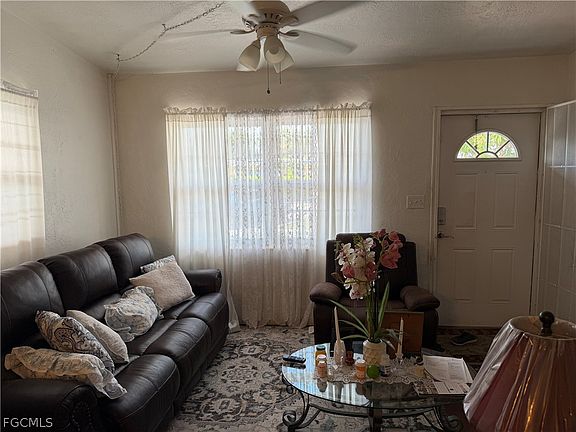 5th image of 32 Roanoke Dr
