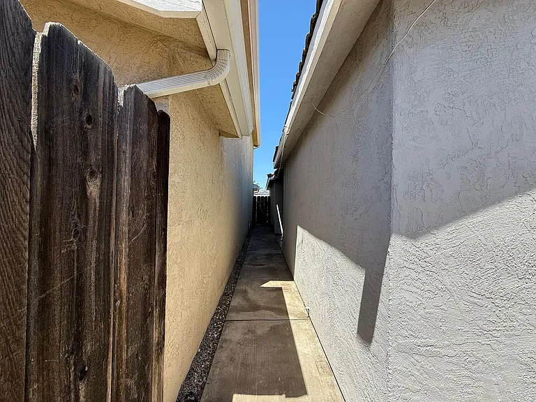 808 Saint Helena Pl — Photo 24