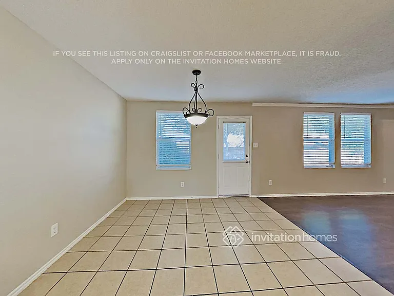 1512 Windy Meadows Dr — Photo 3