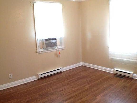 4th image of 7404 Yorktown Dr