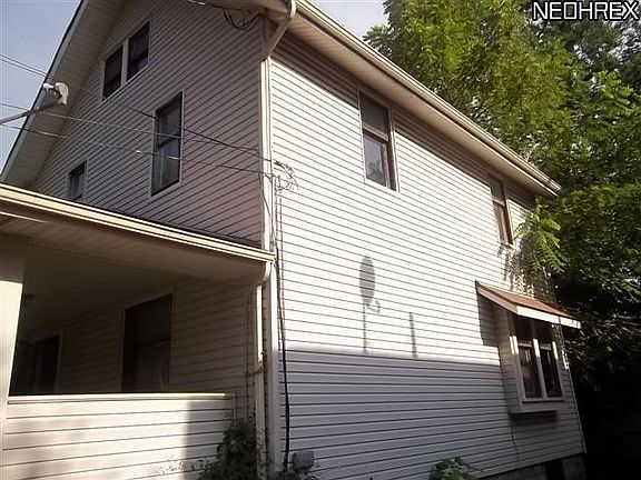 2nd image of 884 Delia Ave
