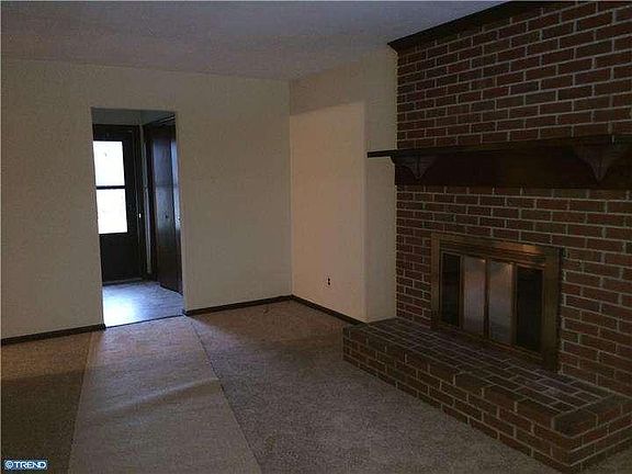 5th image of 103 Oak Leaf Dr