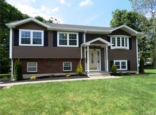 3 Fanwood Ln, Valley Cottage, NY 10989