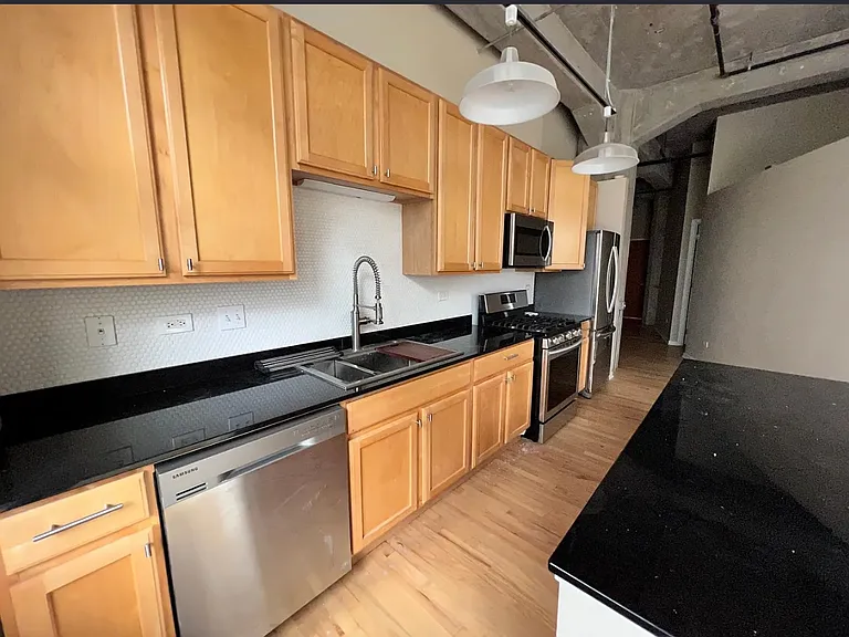 210 S Desplaines St #207 — Photo 4