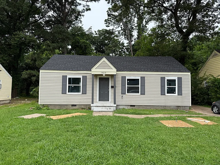 935 Isabelle St — Photo 1