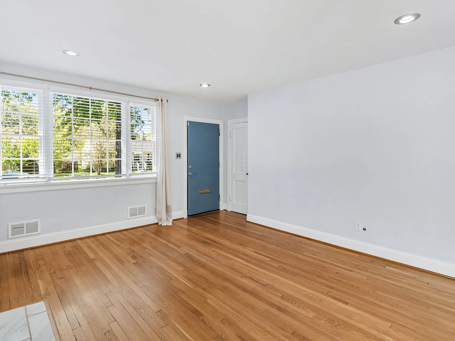 2 bed, 1133 sqft, $2,600 — Photo 2