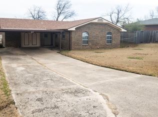 1064 Hampton Rd, Harrah, OK 73045