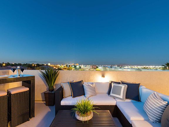 Opt. Rooftop Deck