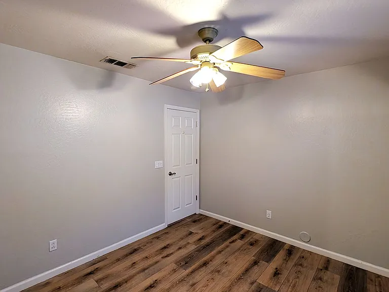 929 N Quail Ln — Photo 27