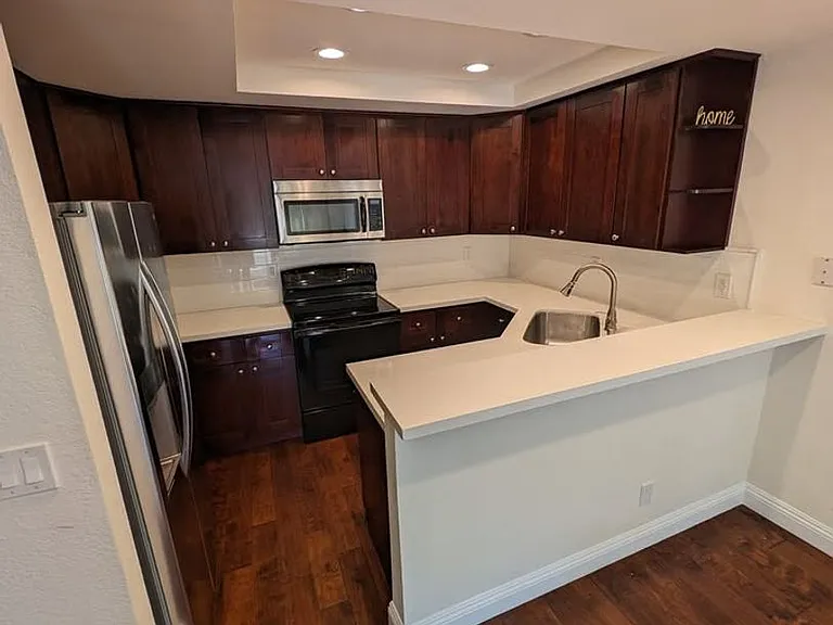 7 Grenada St — Photo 2