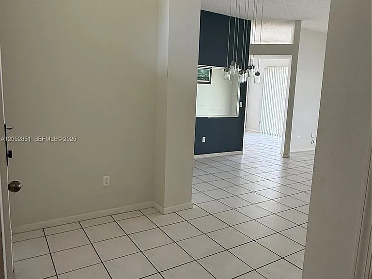 2435 SE 7th Pl — Photo 6