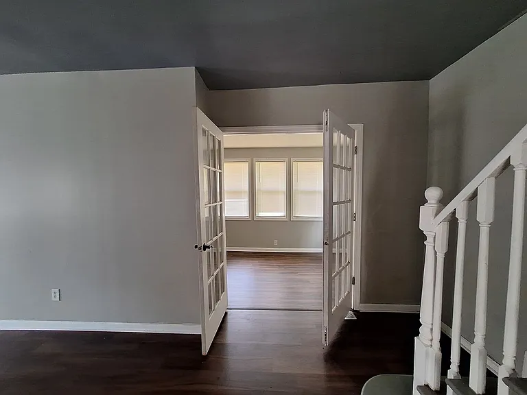 23720 Shakespeare Ave — Photo 7