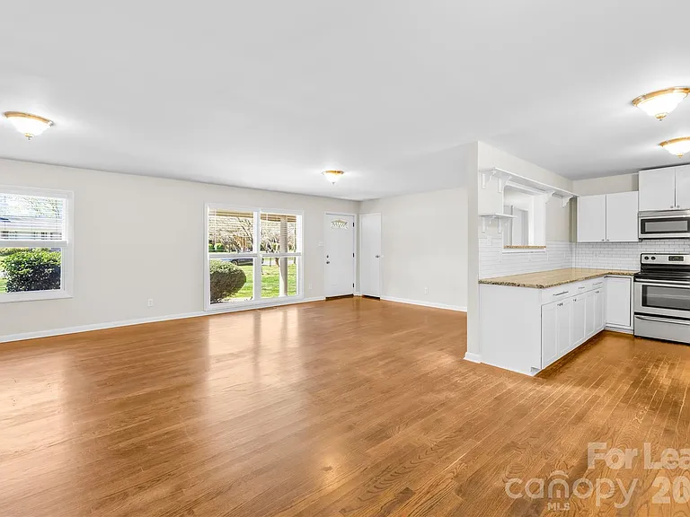 4033 Woodgreen Ter — Photo 11