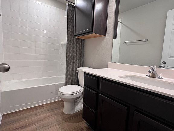 4th image of 2426 Elba Dr